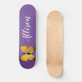Niedlicher, Girly Lila Yellow Butterfly Personalis Skateboard (Vorderseite)