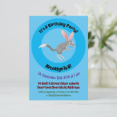 Niedlicher glücklicher australischer Bilby-Cartoon Einladung (Stehend Vorderseite)