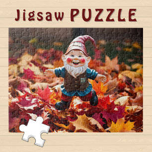 Niedlicher glücklicher Gnom in herabgefallenen Her Puzzle