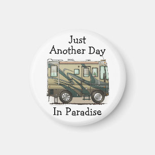 Niedlicher glücklicher Lagerbewohner großer RV-Z Magnet