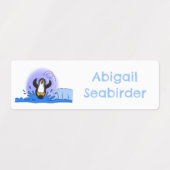 Niedlicher glücklicher springender Pinguin-Cartoon Etiketten (Design 1)