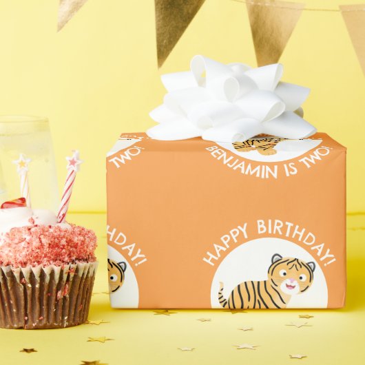 Niedlicher glücklicher Tigerbecher personalisierte Geschenkpapier (Geburtstagsparty)