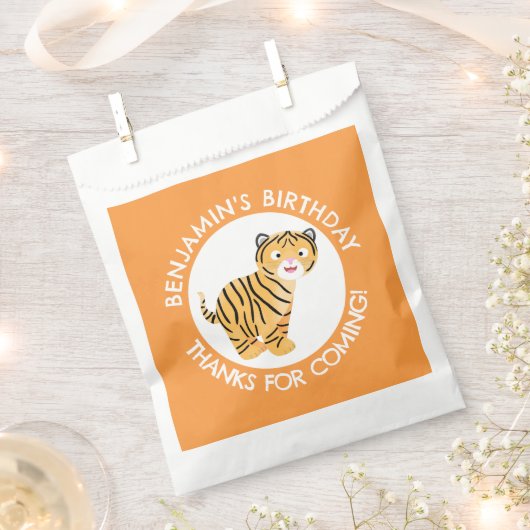 Niedlicher glücklicher Tigerbecher personalisierte Geschenktütchen (Ausgeschnitten)