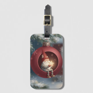 Niedlicher Gnom in rotem Weihnachtsbaumschmuck Gepäckanhänger