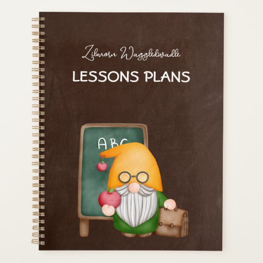 Niedlicher Gnome-Lehrer auf brauner Tafel Planer (Vorderseite)