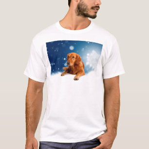 Niedlicher Golden Retriever Hund sitzt in Schneest T-Shirt