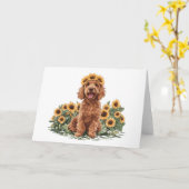 Niedlicher Goldendoodle-Hund mit einer Sonnenblume Karte (Gelbe Blume)