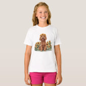 Niedlicher Goldendoodle-Hund mit einer Sonnenblume T-Shirt (Vorne ganz)