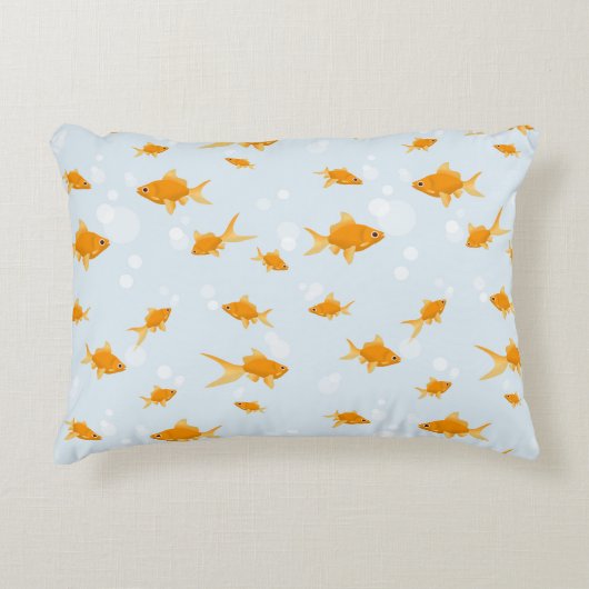 Niedlicher Goldfisch im Wasser schwimmen Dekokissen (Vorderseite)