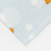 Niedlicher Goldfisch im Wasser schwimmen Fleecedecke (Ecke)