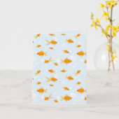 Niedlicher Goldfisch im Wasser schwimmen Karte (Gelbe Blume)