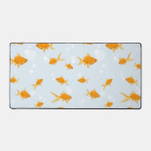 Niedlicher Goldfisch im Wasser schwimmen Schreibtischunterlage (Vorderseite)