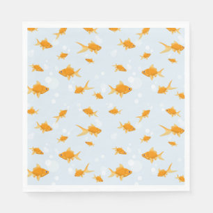 Niedlicher Goldfisch im Wasser schwimmen Serviette