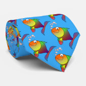 Niedlicher Goldfish auf See, hellblau Krawatte (Gerollt)