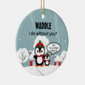 Niedlicher Graue Baby-Pinguin im Winterschnee Keramik Ornament (Rechts)