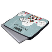 Niedlicher Graue Baby-Pinguin im Winterschnee Laptopschutzhülle (Vorne Knopf)
