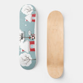 Niedlicher Graue Baby-Pinguin im Winterschnee Skateboard (Vorderseite)