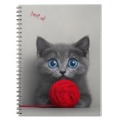Niedlicher grauer Kitten mit Red Wool Ball Notizblock (Vorderseite)