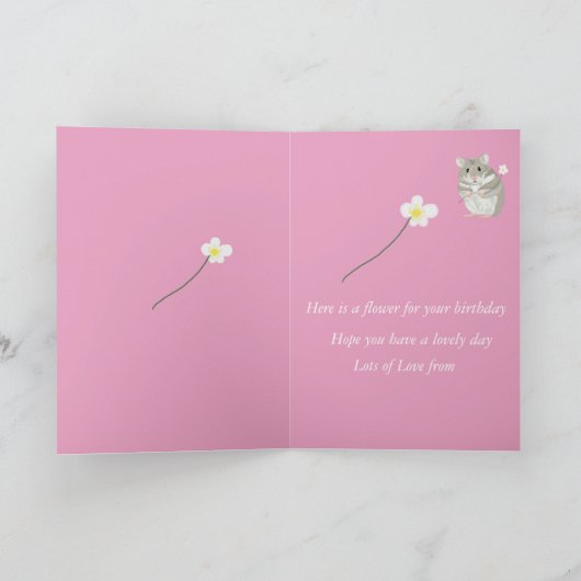 Niedlicher, grauer und weißer Hamster mit Karte (Innenseite)