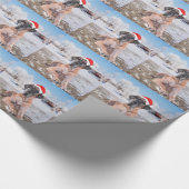 Niedlicher Großer Däne Hund sitzend im Schneehuhhu Geschenkpapier (Ecke)