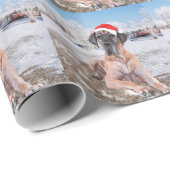 Niedlicher Großer Däne Hund sitzend im Schneehuhhu Geschenkpapier (Rolleneckpunkt)