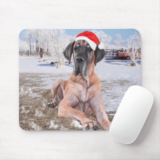 Niedlicher Großer Däne Hund sitzend im Schneehuhhu Mousepad (Mit Mouse)