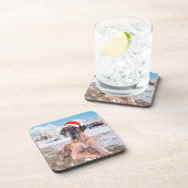 Niedlicher Großer Däne Hund sitzend im Schneehuhhu Untersetzer (Rechte Seite)