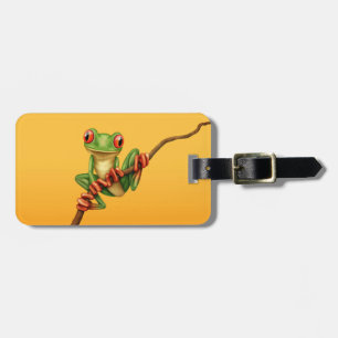 Niedlicher grüner Baum-Frosch auf einer Gepäckanhänger