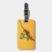 Niedlicher grüner Baum-Frosch auf einer Gepäckanhänger (Vorderseite vertikal)