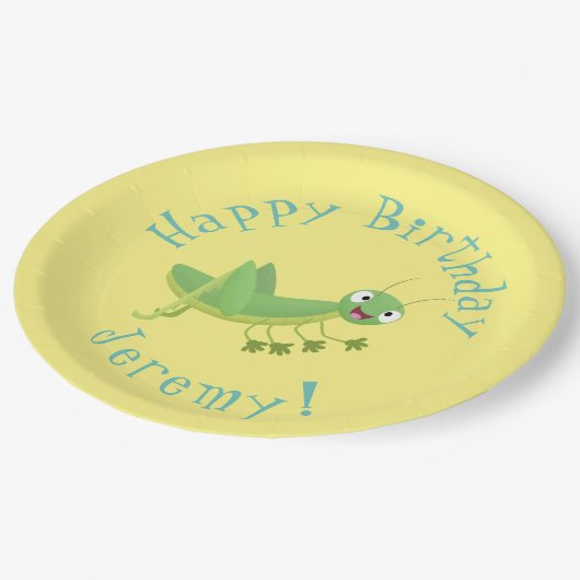 Niedlicher Grüner-Happy-Cartoon Pappteller (Schrägansicht)