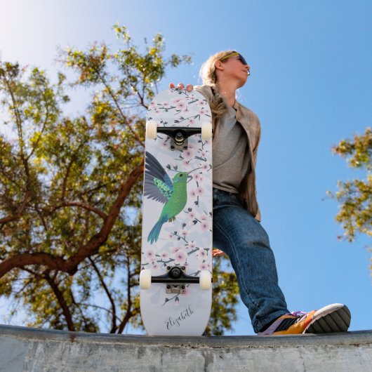 Niedlicher grüner Hummingbird Cherry Blossom Name Skateboard (Außenbereich 1)