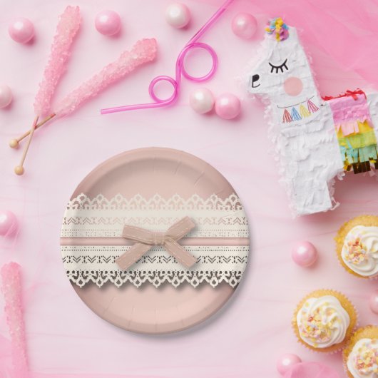 niedlicher gürteliger weißer Spitzen staubiger Ros Pappteller (Party)