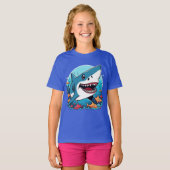 Niedlicher Hai, der im T - Shirt des Ozeans spring (Vorne ganz)