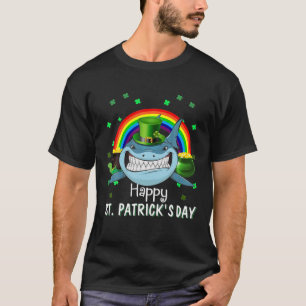 Niedlicher Hai-Kobold am Pocket St. Patrick's Day T-Shirt