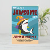 Niedlicher Hai Themenozean Halloween Geburtstagsko Einladung (Stehend Vorderseite)