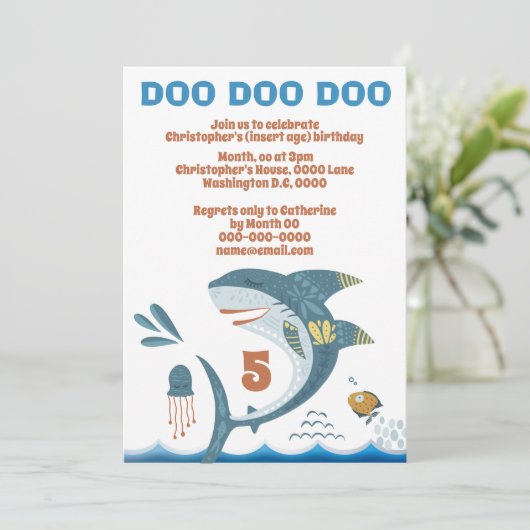 Niedlicher Haifischfisch Cartoon DIY AGE Kindergeb Einladung (Stehend Vorderseite)