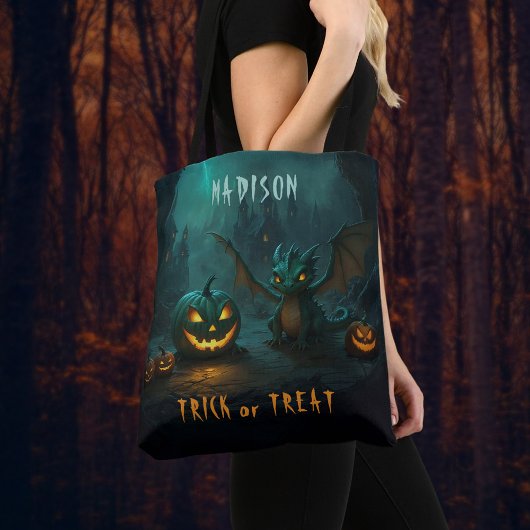 Niedlicher Halloween-Drache mit Beängstigenden Pum Tasche