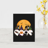 Niedlicher Halloween-Gnome-Spooky-Gartentrick oder Karte (Gelbe Blume)