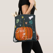 Niedlicher Halloween Pumpkin und Geistertrick oder Tasche (Von Nahem)