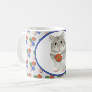 Niedlicher Hamster mit einem Ostereier Kaffeetasse