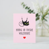 Niedlicher Hang in dorthin Valentine mit schwarzer Postkarte (Stehend Vorderseite)