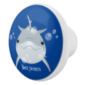 Niedlicher Happy-Kawaii-Delphin-Cartoon Keramikknauf (Rechts)