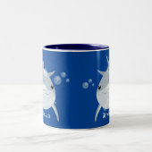 Niedlicher Happy-Kawaii-Delphin-Cartoon Zweifarbige Tasse (Mittel)