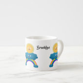 Niedlicher Happy Sun Cloud Regenbogen Cartoon Espressotasse (Vorderseite Rechts)