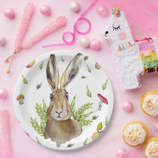 Niedlicher Hasen mit Apfelkuchen und Pilzgerichten Pappteller (Party)