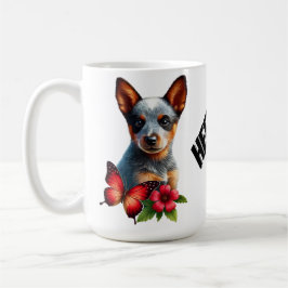Niedlicher Heeler Welpe mit Schmetterling und Blum Kaffeetasse