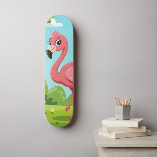 Niedlicher, hellrosa Flamingo im Garten Skateboard (Wandkunst)