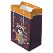 Niedlicher Herbsttracoon mit benutzerdefiniertem T Mittlere Geschenktüte (Rückseite Schrägansicht)