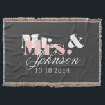 Niedlicher Herr und Frau Wurfdecke für frisch verh Decke<br><div class="desc">Niedlichen Mr. and Mrs. throw Decke für frisch verheiratete Paare. Graue,  weiße und rosa Farben. Romantische Hochzeitsgeschenk Idee für frische Weds / nur verheiratete Bräutigam und Braut / Ehemann und Ehefrau Ehepaar. Einschließlich Hochzeitstag.</div>