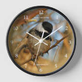 Niedlicher hoffnungsvoller Schwarzkicherling-Songb Wanduhr (Vorderseite)